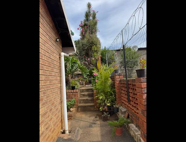 4 BEDROOM FREESTANDING FOR SALE IN ORIENT HEIGHTS